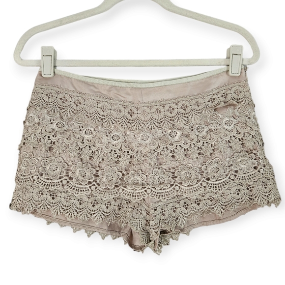 NWOT Sans Souci tan taupe lace tiered shorts Womens Small - Picture 3 of 5